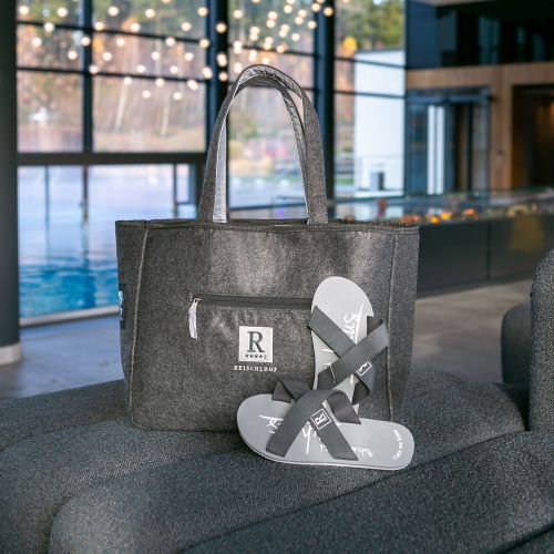 Wellnessurlaub: Reischlhof Wellnesstasche und Badeschuhe